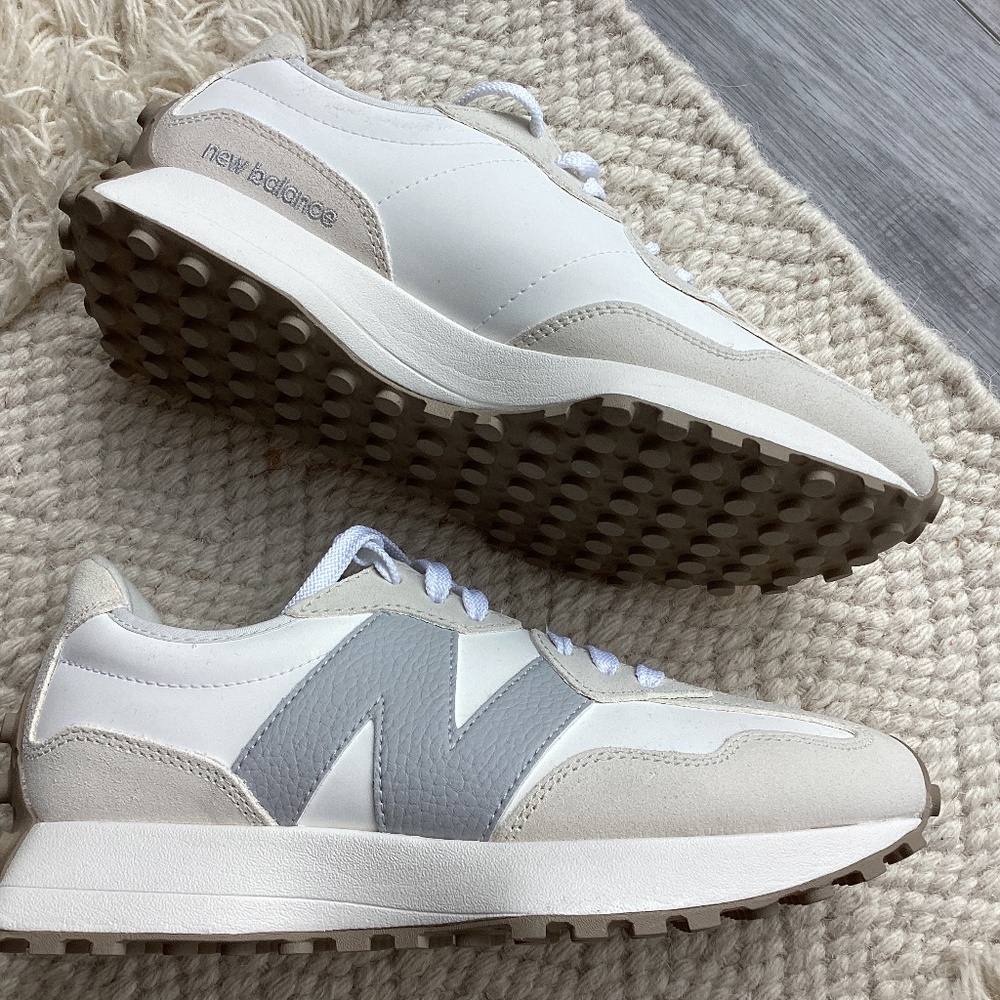 New Balance Women 327 - Size 9